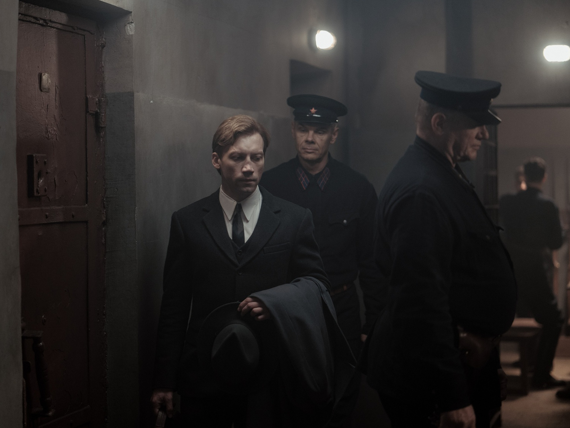 두 검사 포스터