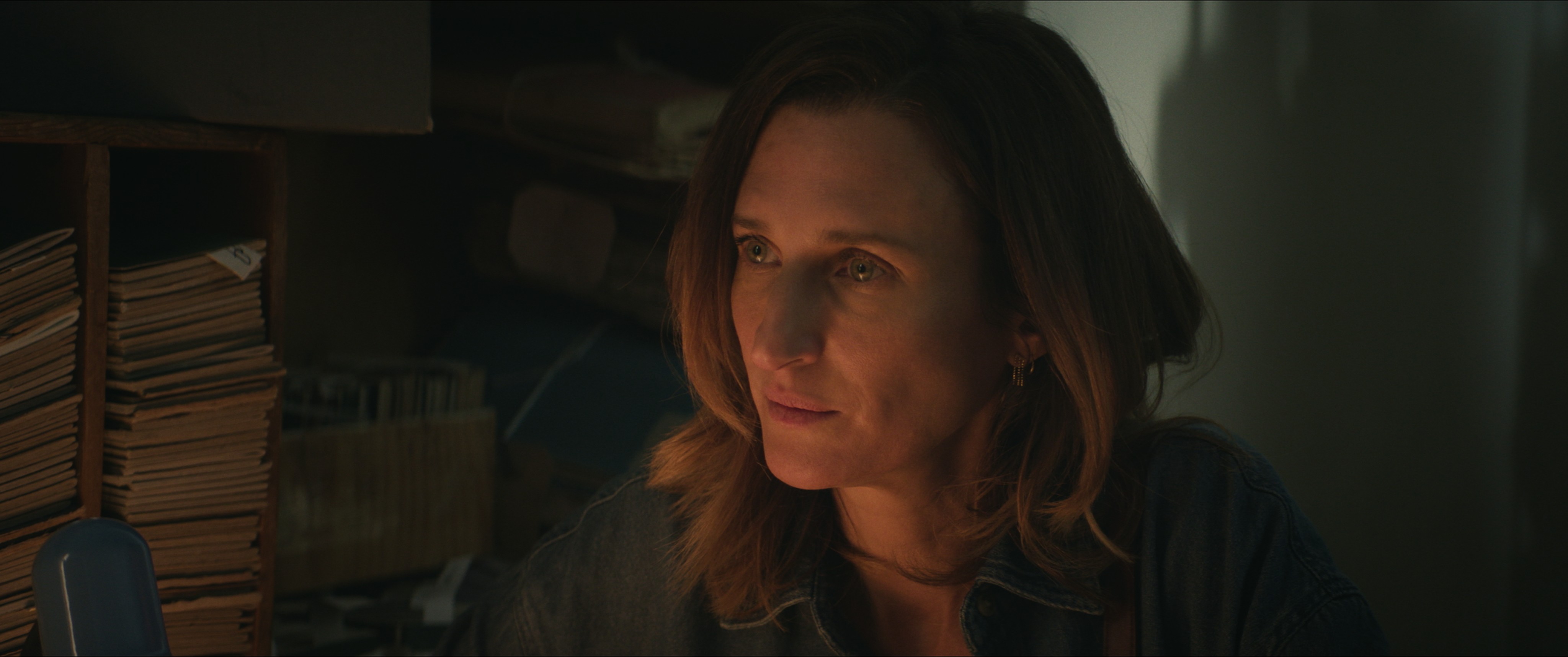 아르토의 땅에서 포스터