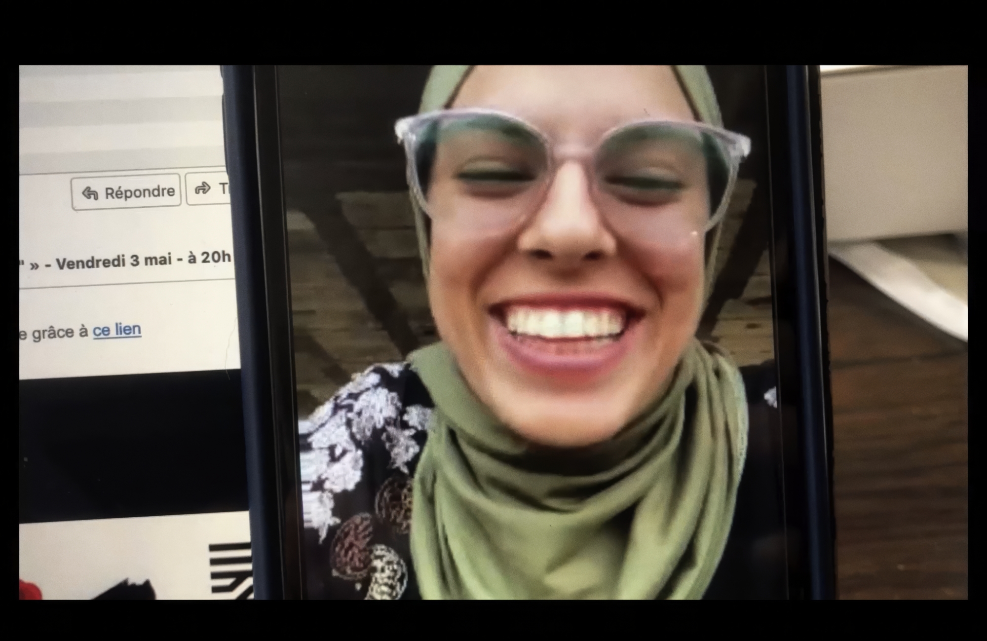 영혼을 손에 품고 걷는다 포스터