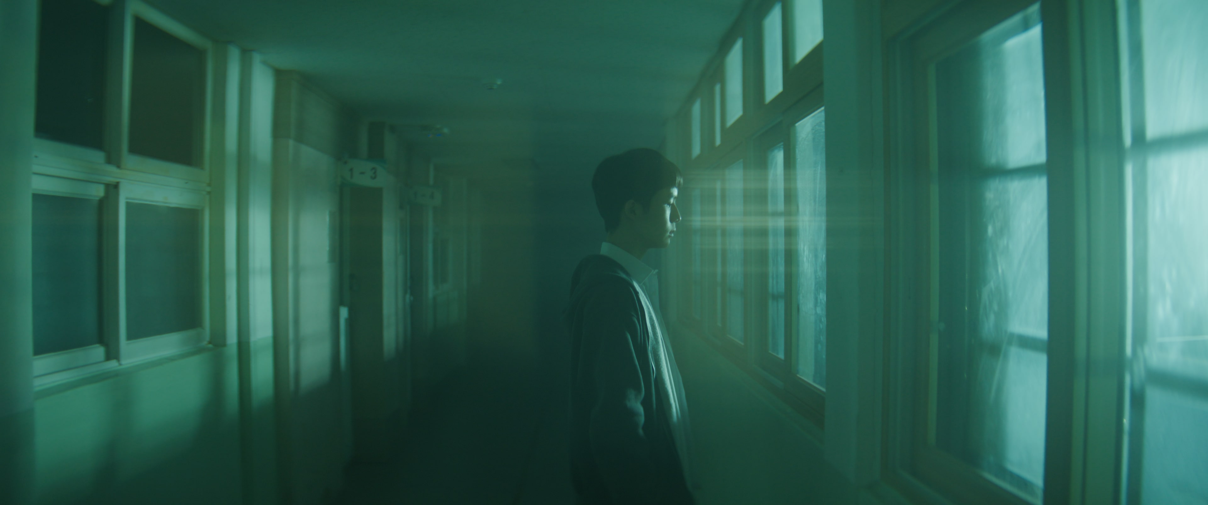 아코디언 도어 포스터