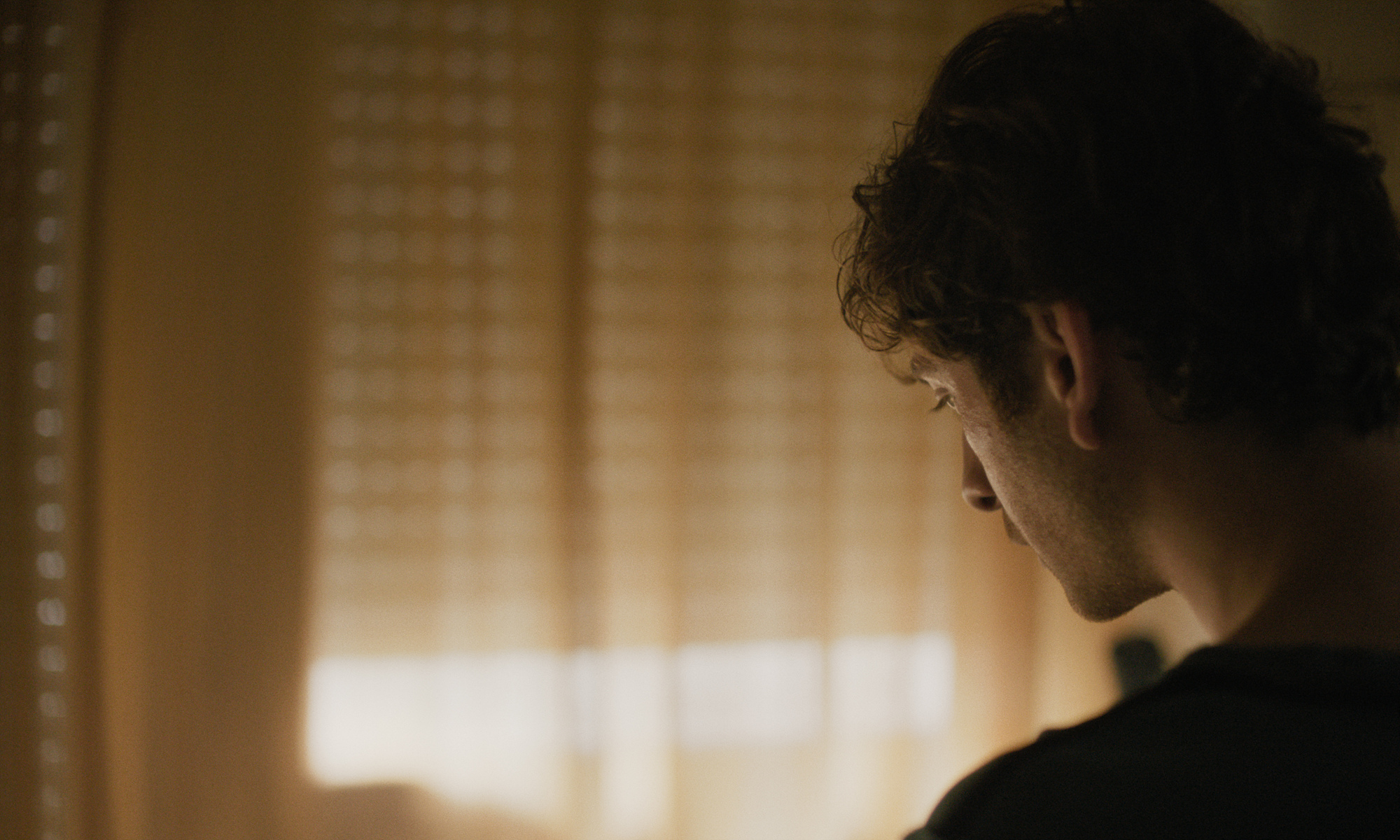 돈 렛 더 썬 포스터