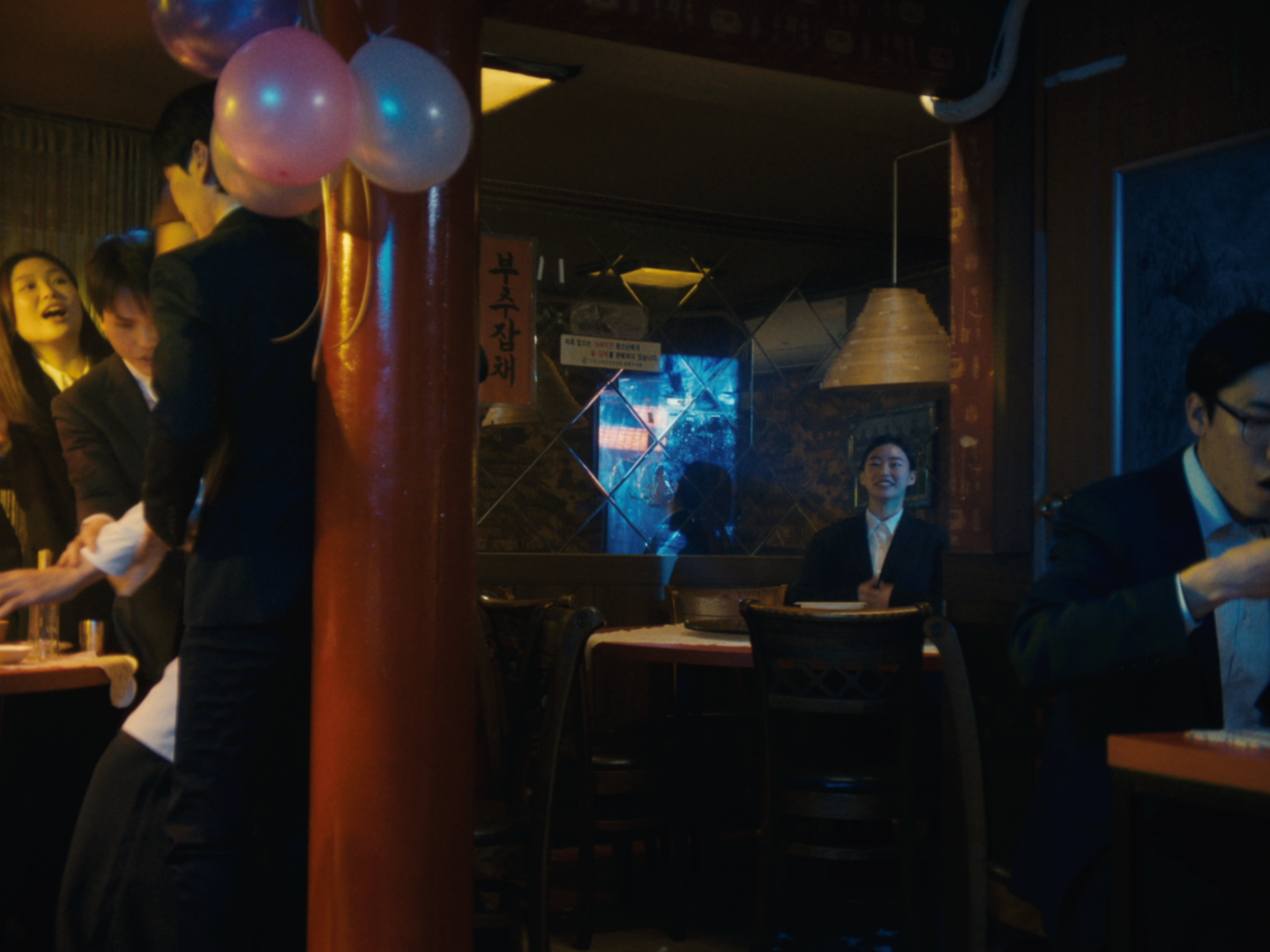 저 구석 자리로 주세요 poster