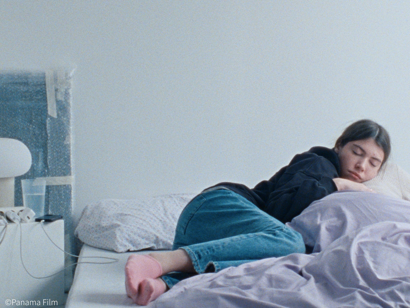 푸르스름한 poster